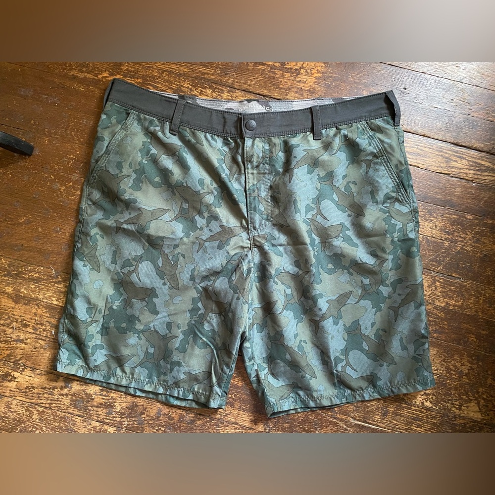 G.H. Bass & Co Camo Shark Men’s Shorts size 40